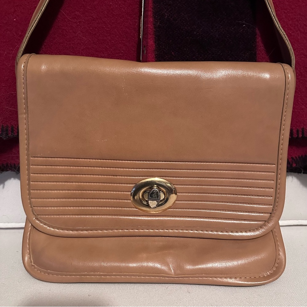 🐪VGUC Vintage Camel Tan Naugahyde Turn-lock Handbag